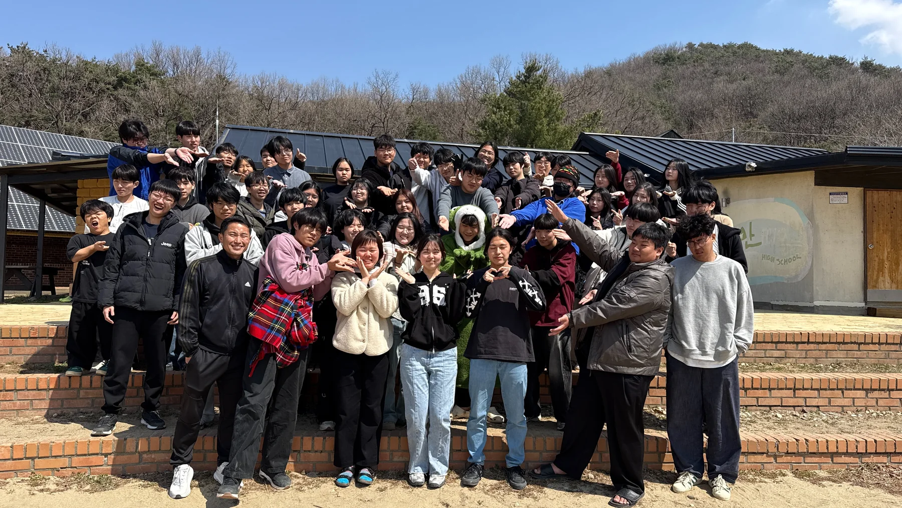 산마을고등학교에서 함께한 일본 지유노모리 교환학생 환송 사진
